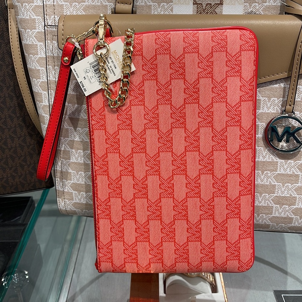 MICHAEL KORS JET SET ITEM LG 2 in 1 CARD CASE & WRISTLET
Dark Sangria
NWT - Picture 3 of 16